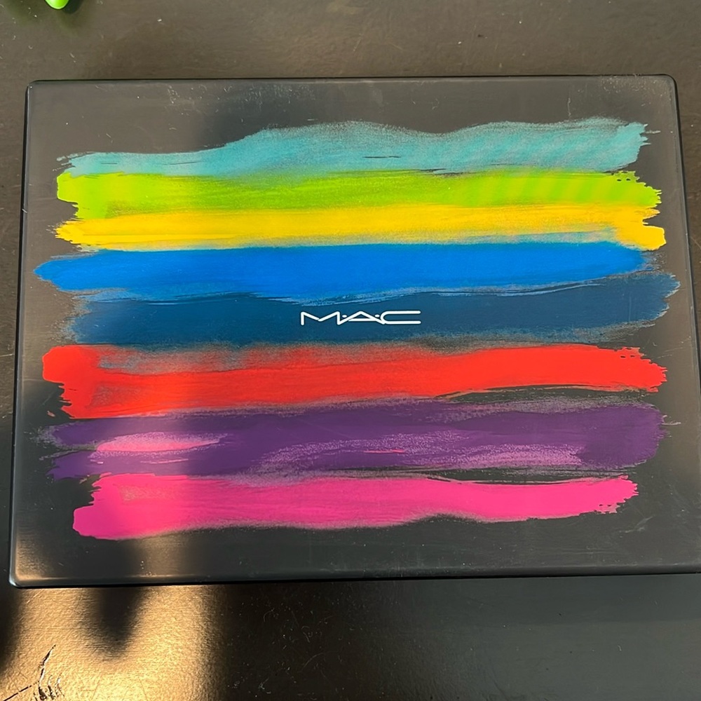 Mac art library palette new never worn or swatched